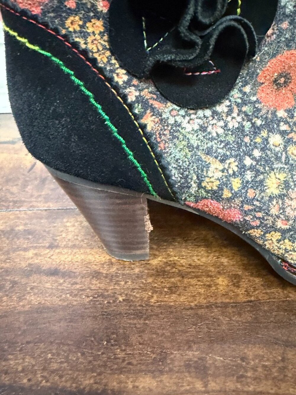 L'Artiste Simonetta Floral Bootie with Black Suede Details Size 39 or US 8.5 - Picture 8 of 11
